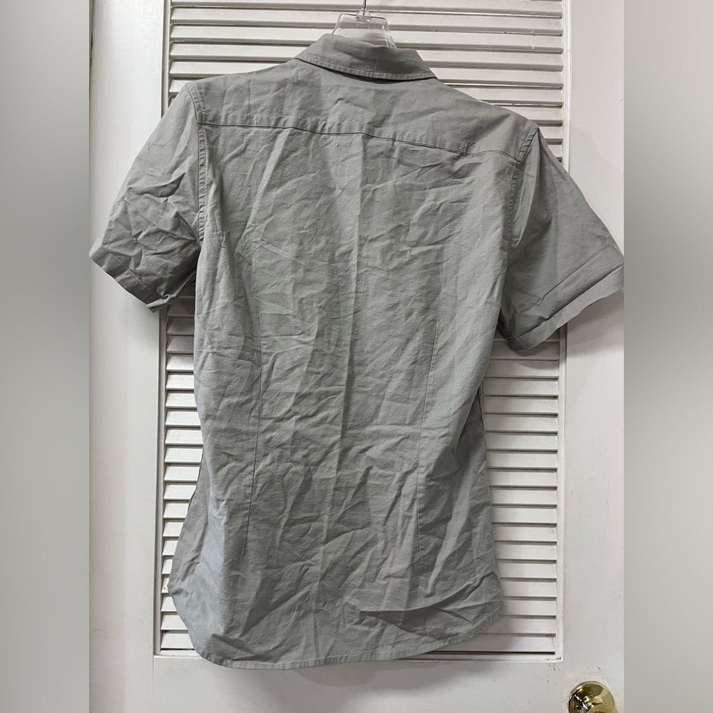 ASOS design✨Men's Classic Gray Button-Down Shirt - Picture 2 of 4